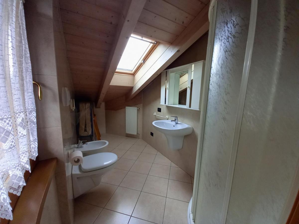 Monolocale Per Due Persone Apartment Commezzadura Bagian luar foto